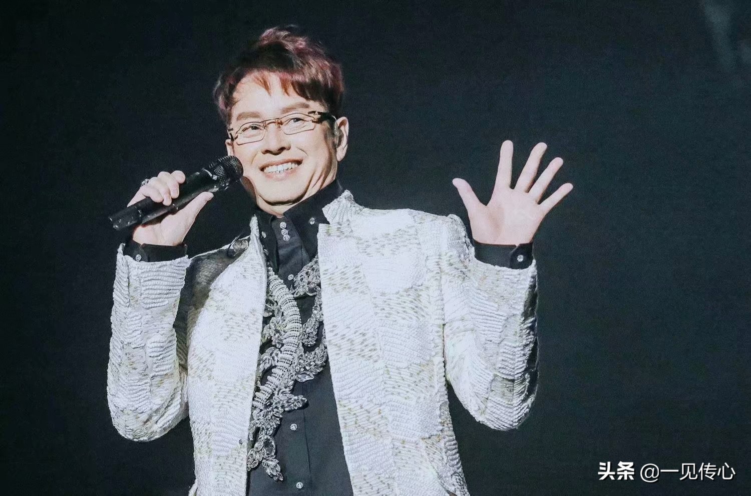 左麟右李讲不出再见,谭咏麟左麟右李