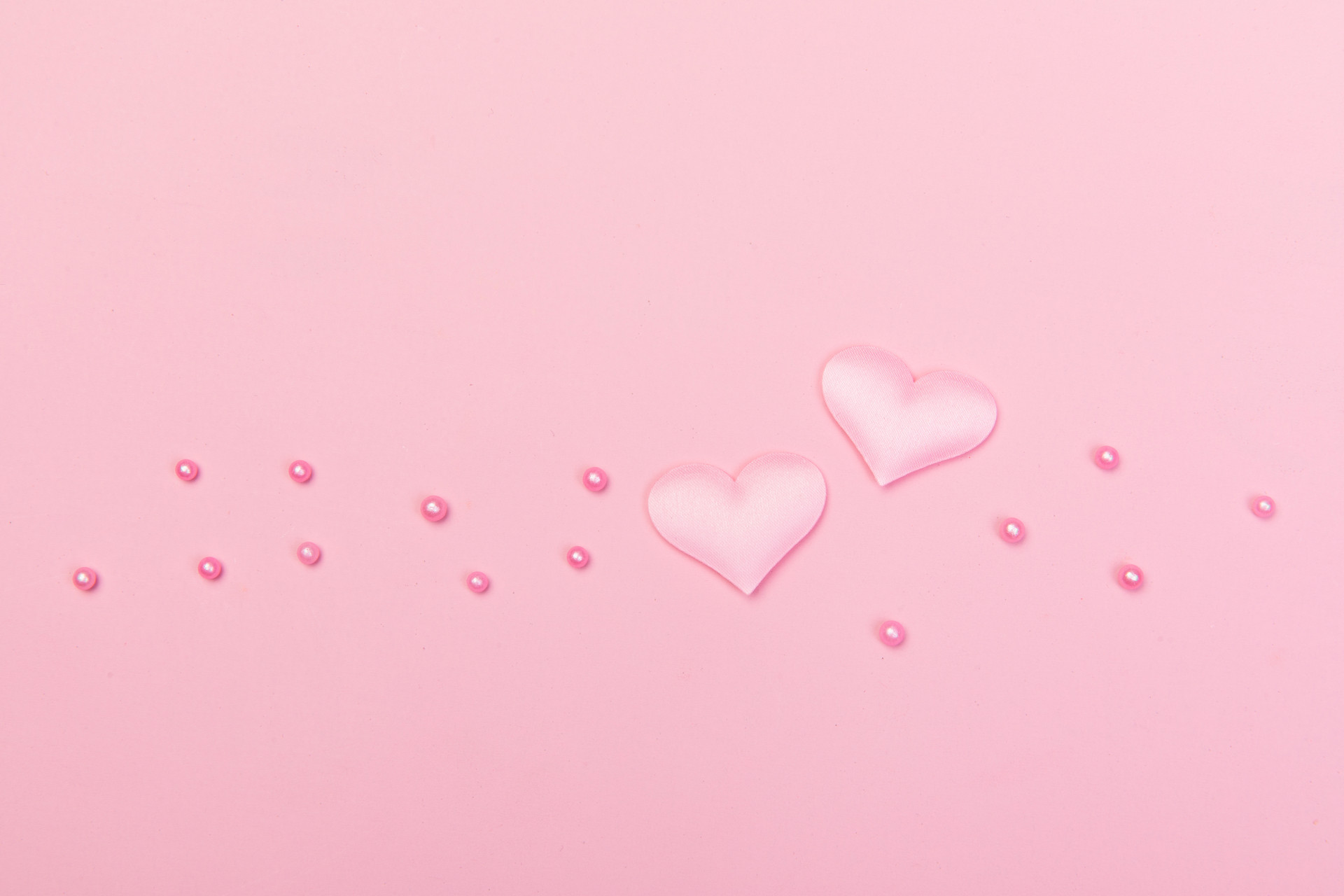 女人想被你“泡”，表面害羞，实则会主动做这些事