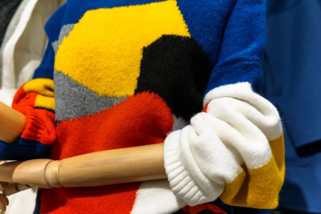 现代年轻人消费观只买吃的,当代年轻人消费观太真实了