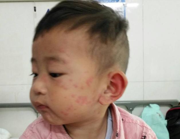 这种纸看似干净,实际比拖把还脏,许多家长成箱的买