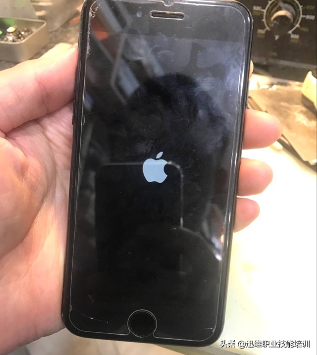 iphone7白屏死机怎么解决,iphone7触摸突然没反应重启也无效