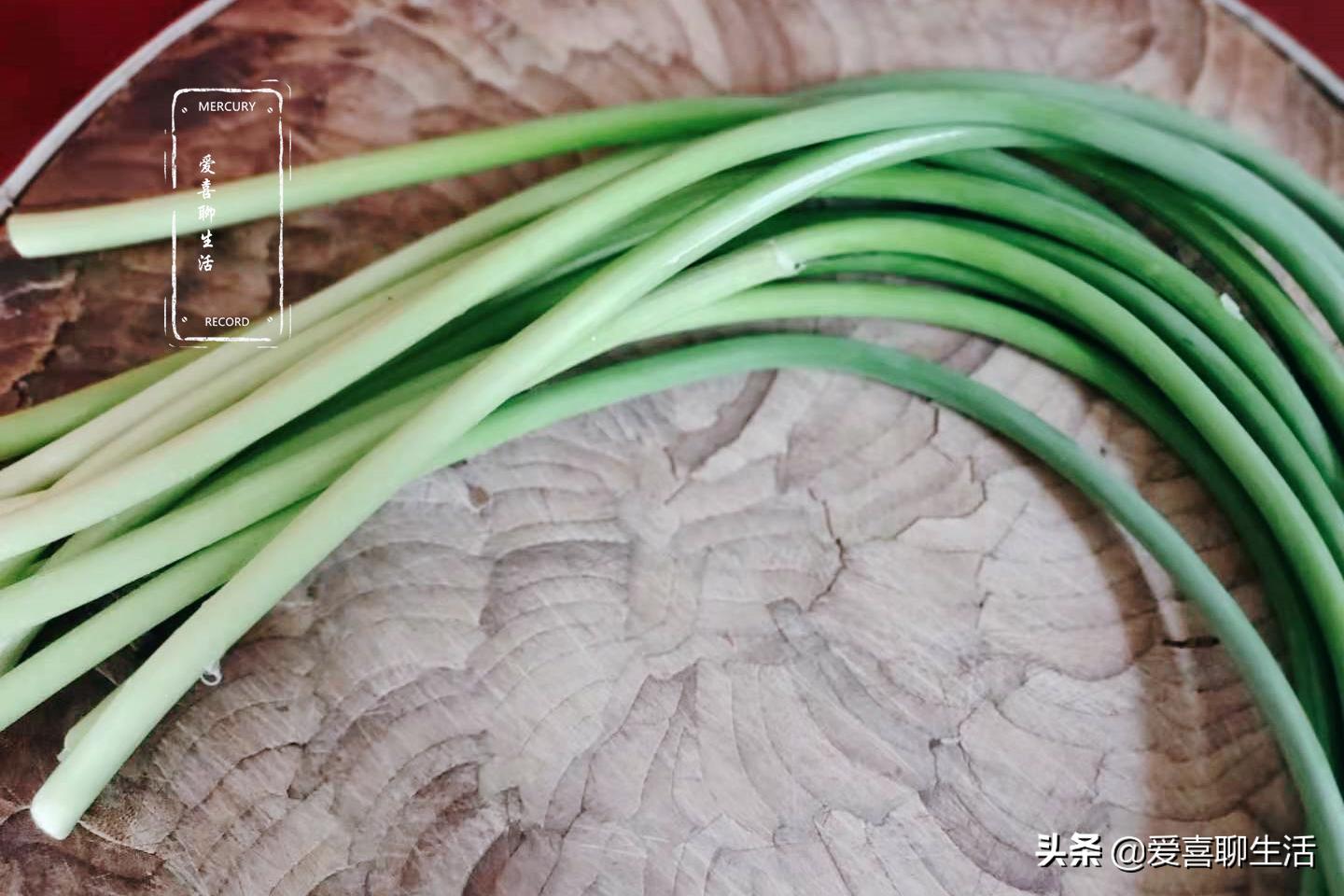 河虾和它是绝配，炒一盘实在太鲜了，6分钟出锅，上桌总是先吃光