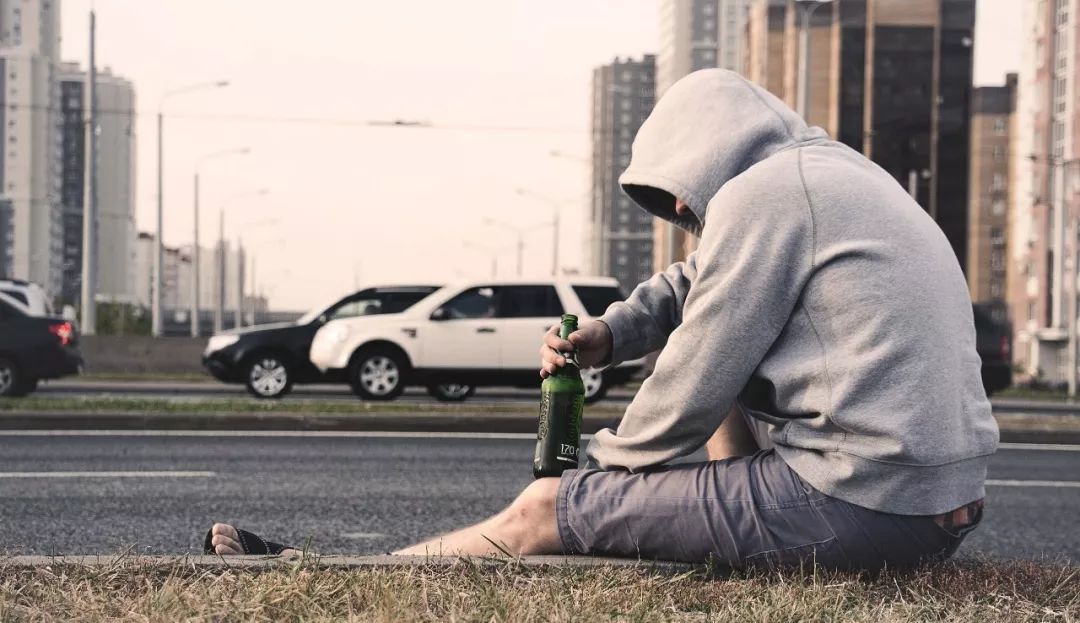 北大女生自杀事件：这场极致的冥王星操纵，只钩住了2件事