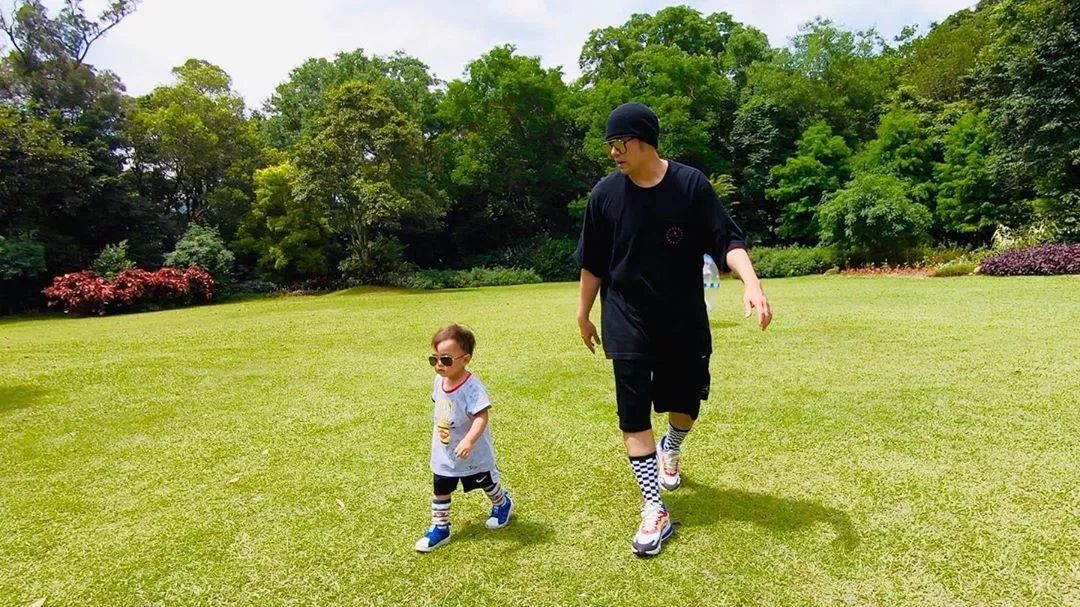 周杰伦自己拍的视频,周杰伦婴儿照