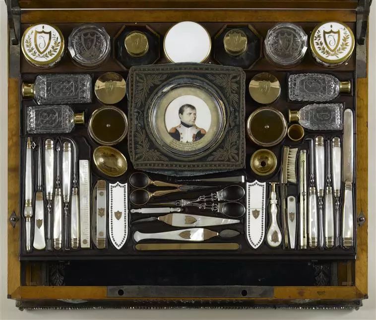 欧洲贵族喷的香水是什么,欧洲贵族喷的香水叫什么