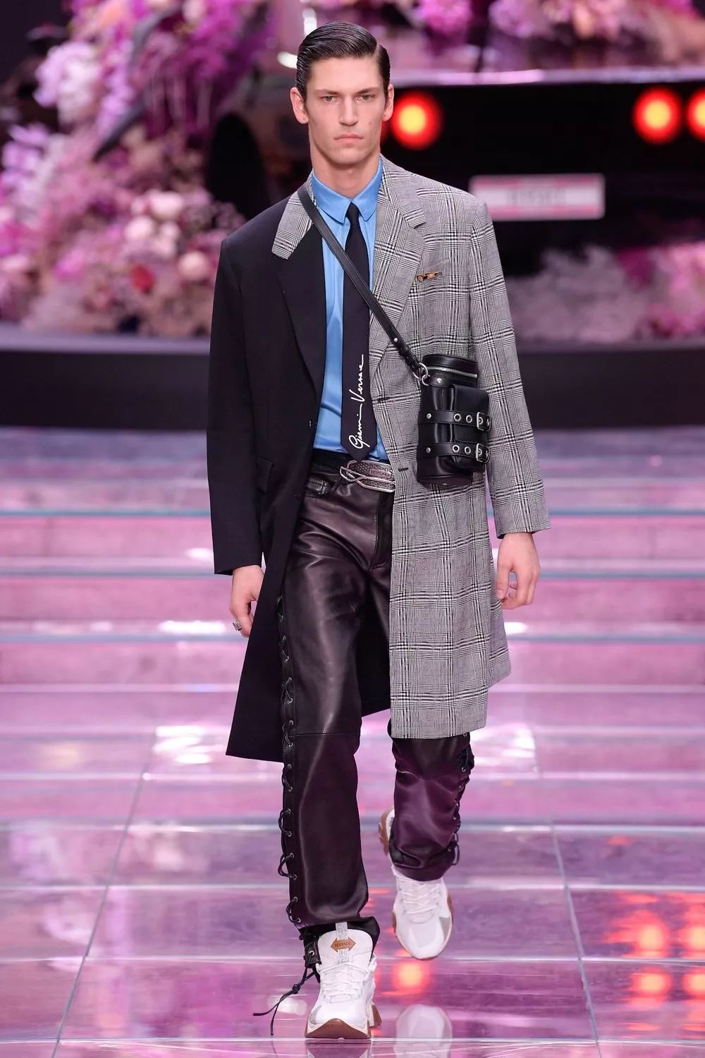 范思哲2018米兰春夏男装大秀,范思哲创意总监donatellaversace