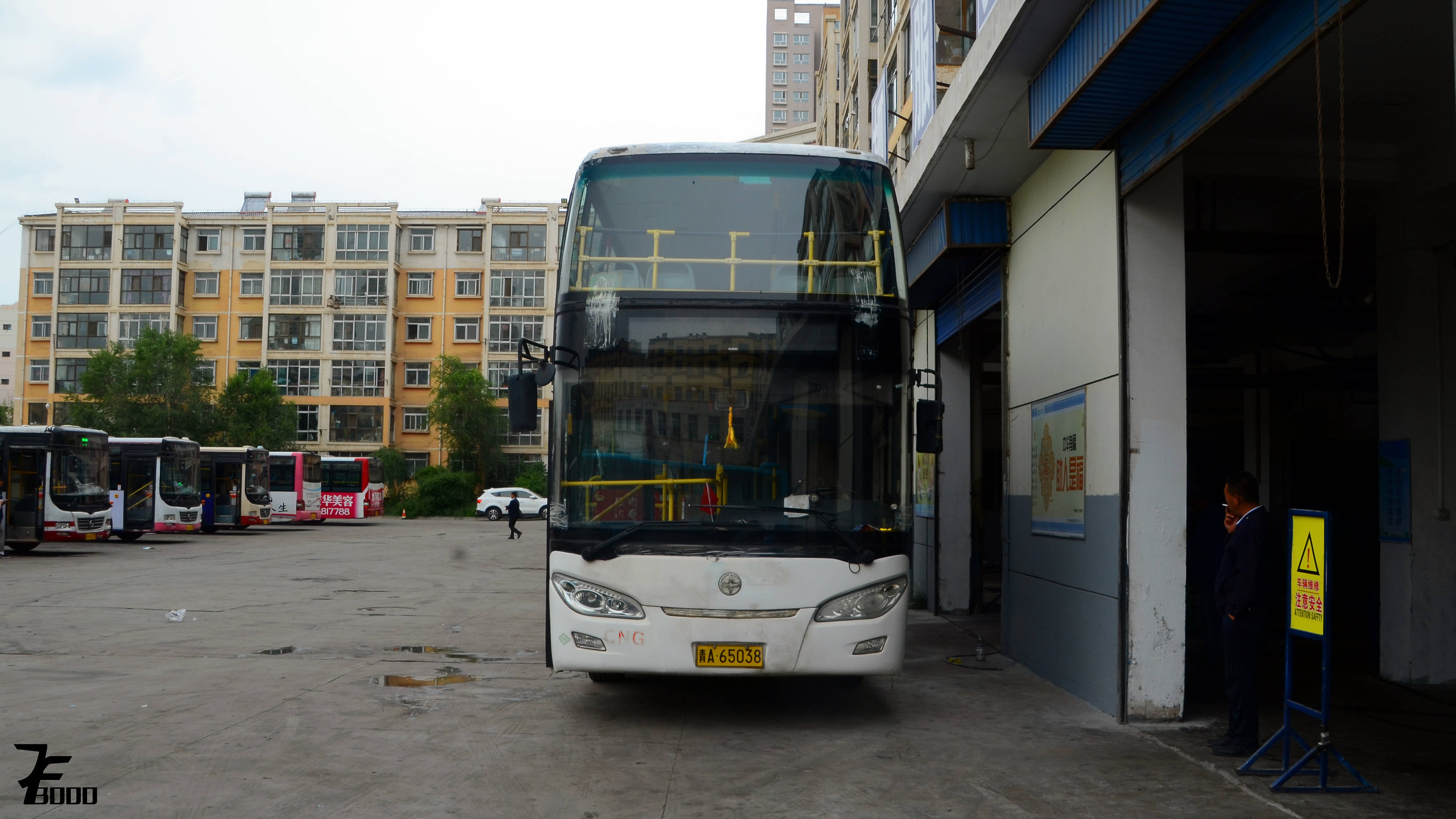 机房的渣评21西宁公交亚星JS6111SHCJ