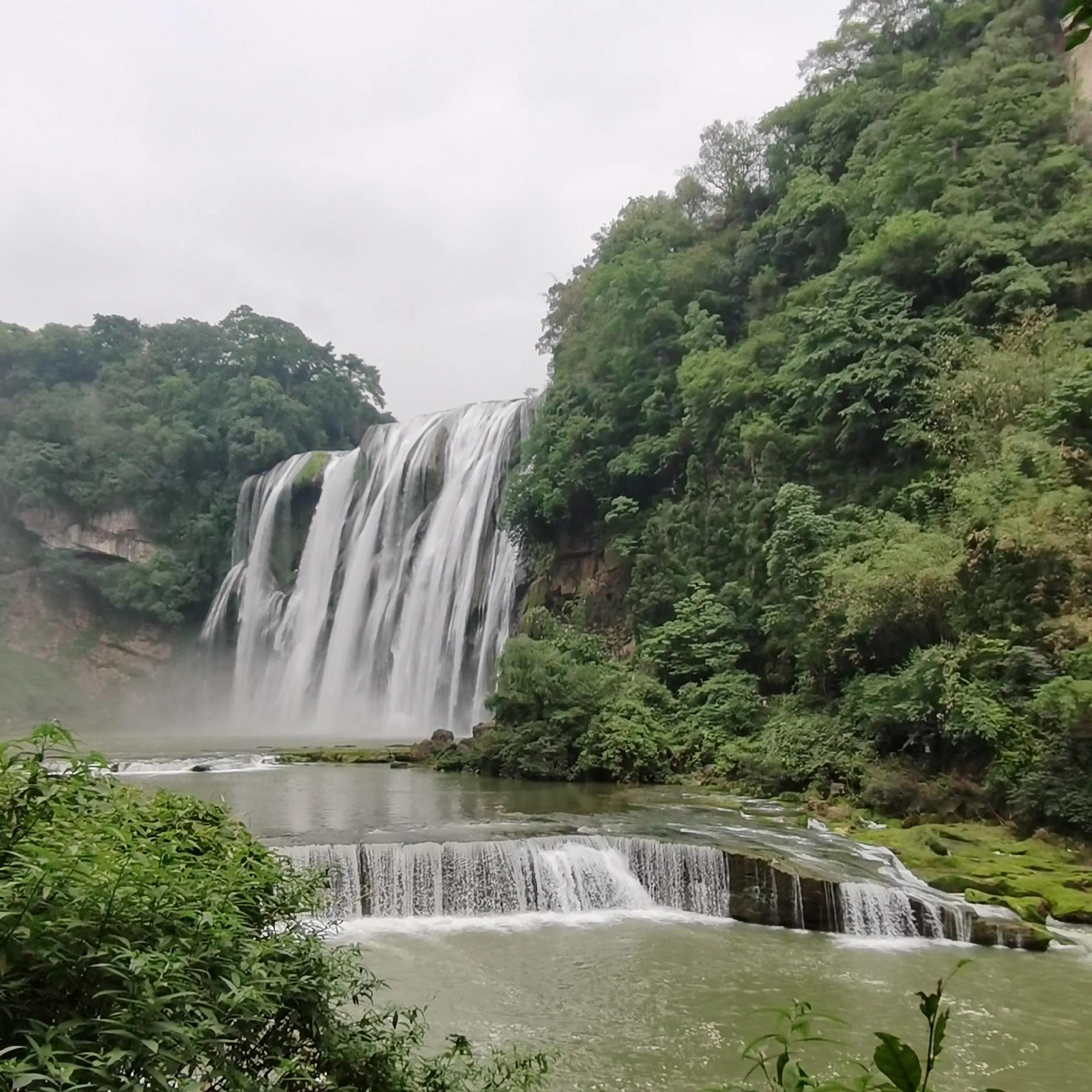 向南方和向北方,登上山顶看美景贵州黄果树瀑布
