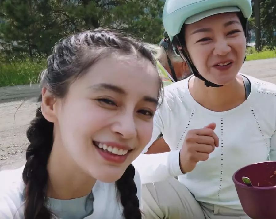 阿雅大s汪小菲,阿雅是大s的姐姐吗