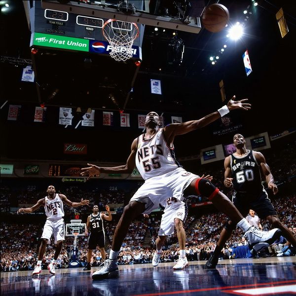 以他的名字命名日期，两队给他退役球衣，给你不一样的大叔