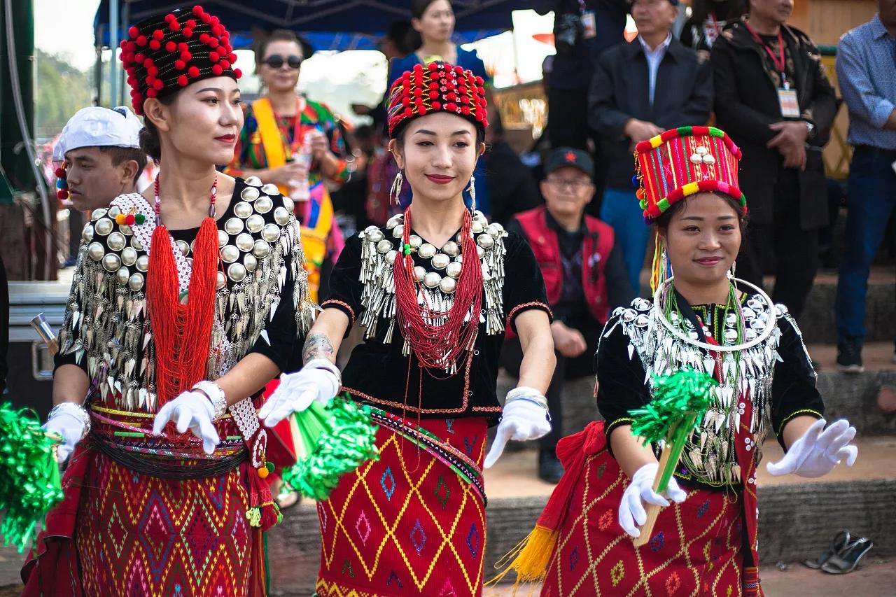 云南少数民族服饰图片,最好看的云南民族服饰