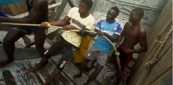 非洲人的捕鱼绝技，一天能捕7吨鱼，出海全凭肉眼找鱼