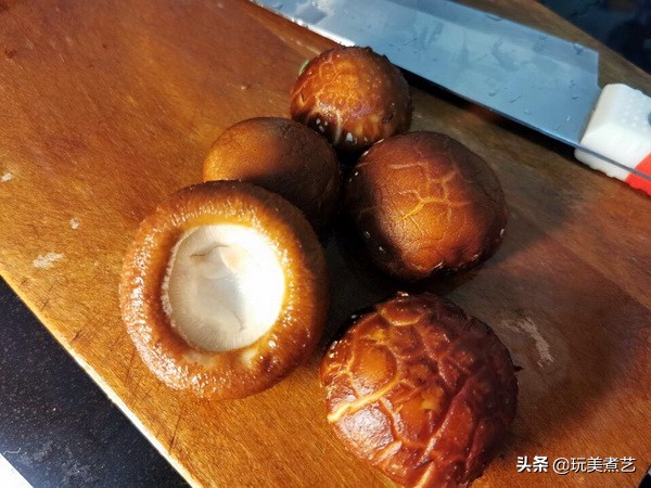 如何做出更美味的土豆香菇鸡,黄焖鸡加土豆香菇最下饭菜