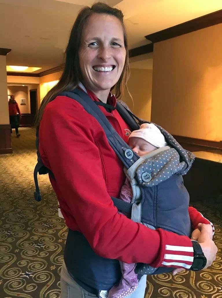 生孩子前11天,她跑了一场全马,3小时07分完赛