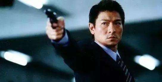 一首《十七岁》之于香港娱乐圈，就是半部《春秋》