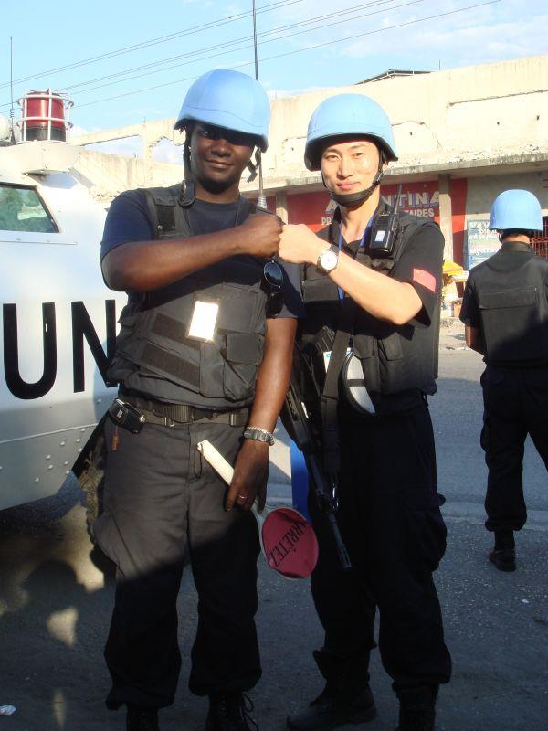 “战狼”团队张翔,联合国维和警察,勋章与荣誉交相辉映