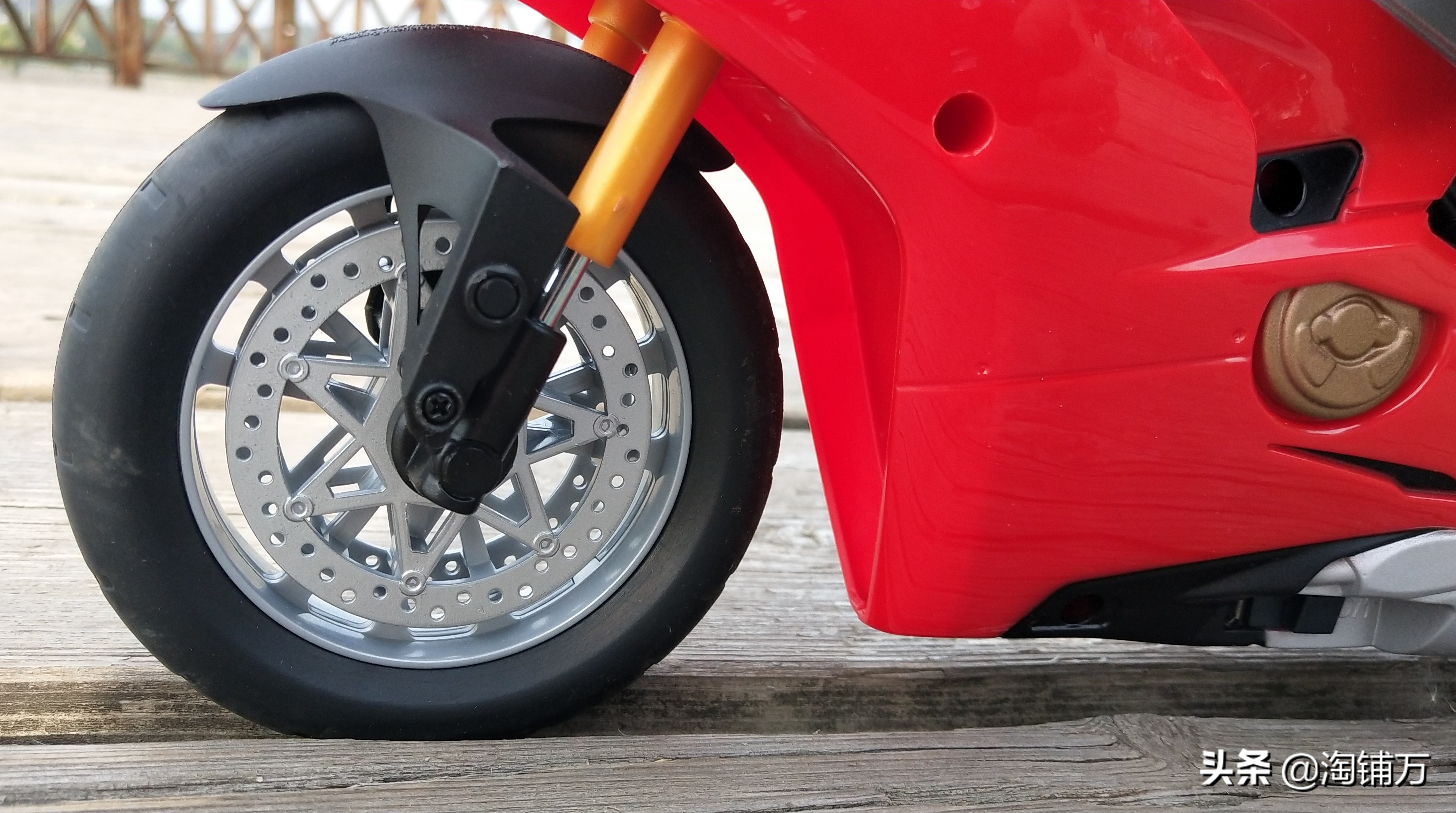 赛科龙巡航摩托车 (杜卡迪智能遥控摩托)