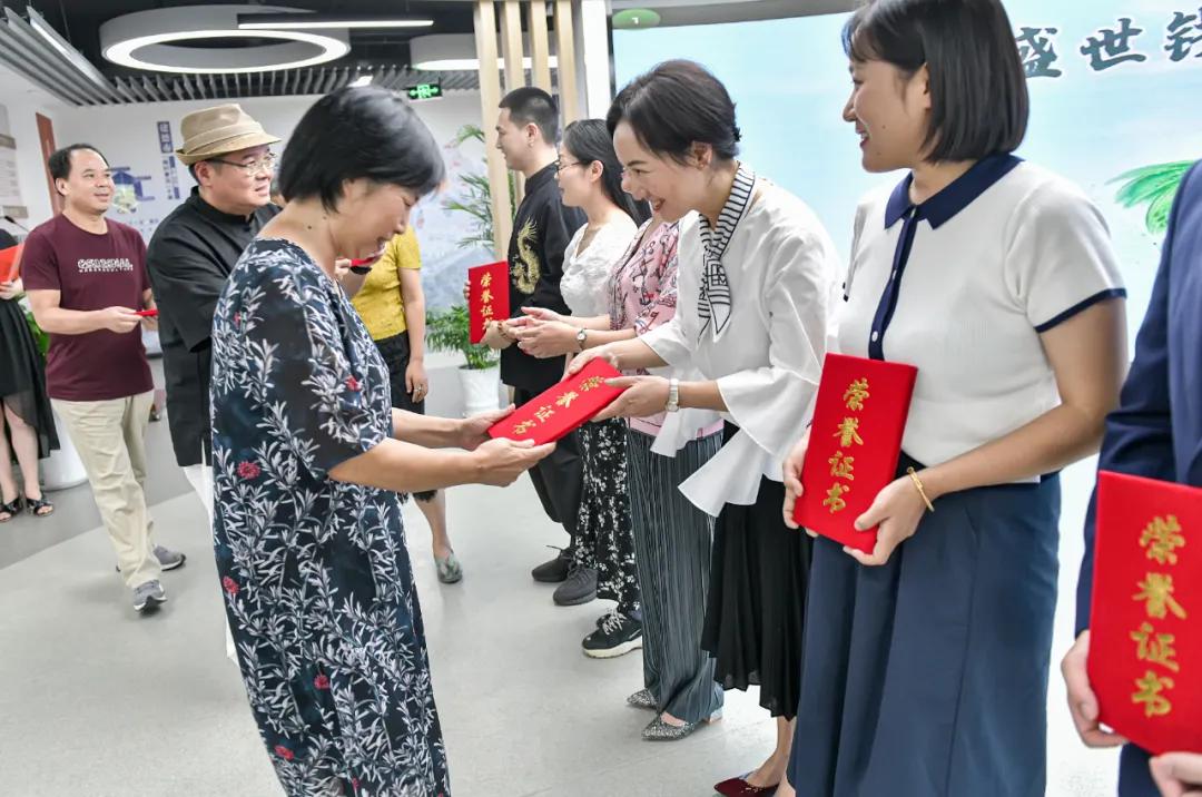 鏉窞甯傛睙骞插尯鐩涗笘閽卞,鐩涗笘閽卞鏉窞