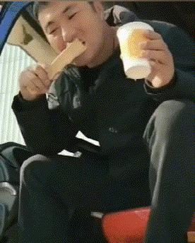 这一定是个好姑娘，新郎你有福了，羡慕啊羡慕