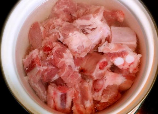 萝卜红烧排骨排骨软烂不柴的秘方,红烧排骨这样做味道鲜美软烂脱骨