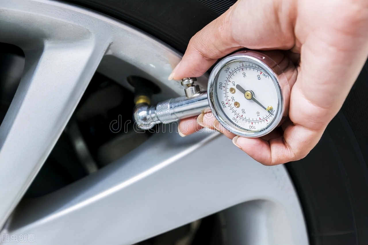 胎压故障灯亮了还能继续开吗,马自达cx4胎压报警亮了一下熄灭了