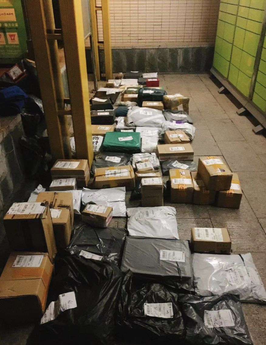 买多少东西都不如给钱来得实在,买再多东西也弥补不了