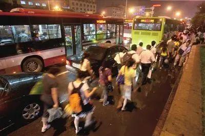 北漂人通勤痛苦吗,北漂一族城中村的生活