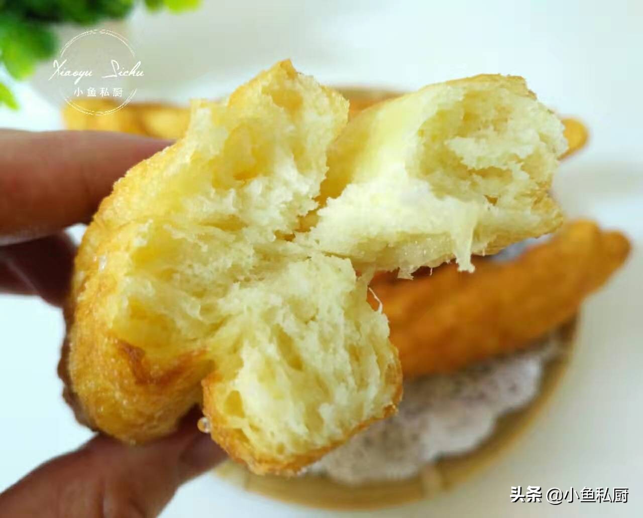 懒人油条做法只用面粉鸡蛋和水,油条的家常做法简单又好吃放鸡蛋