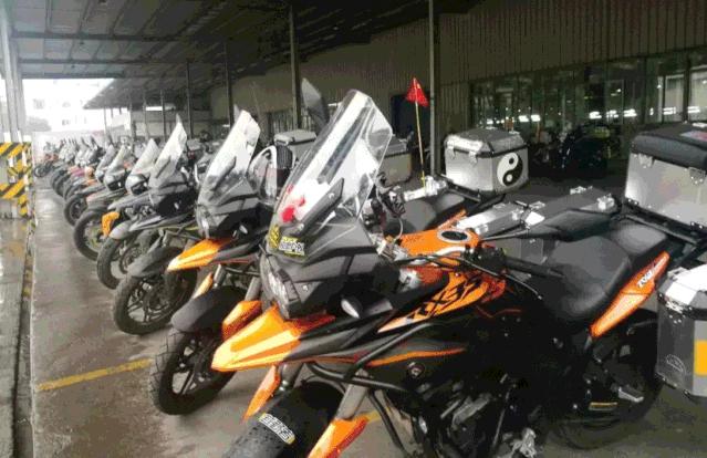 骑摩托去参加摩博会,赛科龙摩博会试驾视频