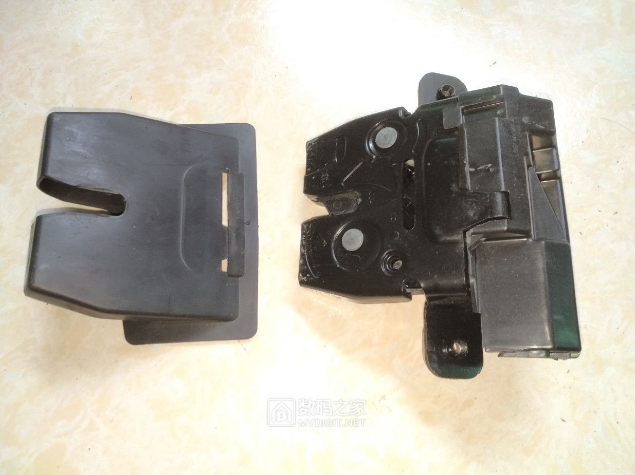 福特嘉年华后备箱锁打不开,福特嘉年华两厢后备箱锁应急开关