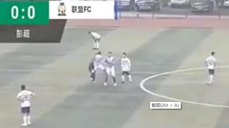 这是有多大的仇,名哨金京元被殴打