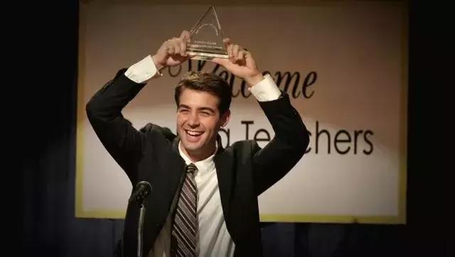 大学生怎样才能月入两万,大二男学生如何月入过两万