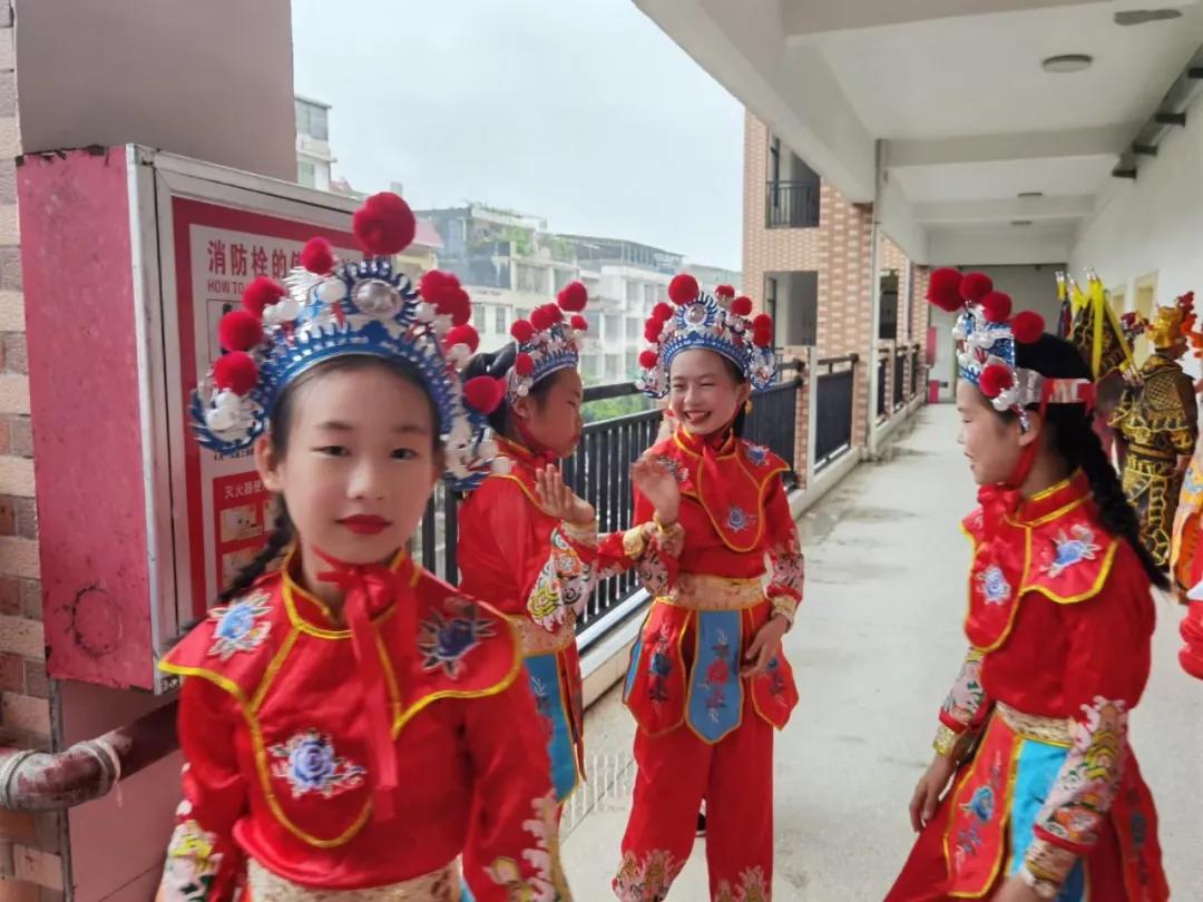 儿童庆祝建党100周年文艺汇演,庆祝建党百年文艺演出儿童合唱