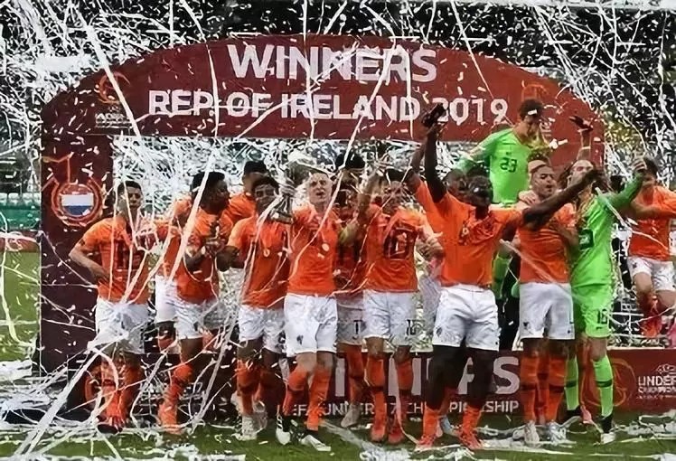 时隔1953天，荷兰足球回来了