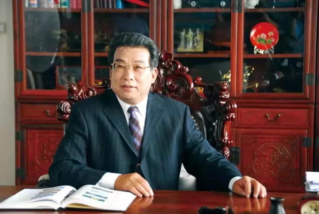 身家355亿，他如何将一家濒临倒闭的小厂打造成国内知名企业？