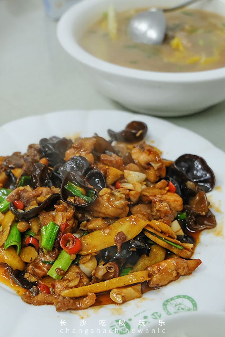 不打眼的通泰街，蕴藏了了一代长沙人的美食回忆