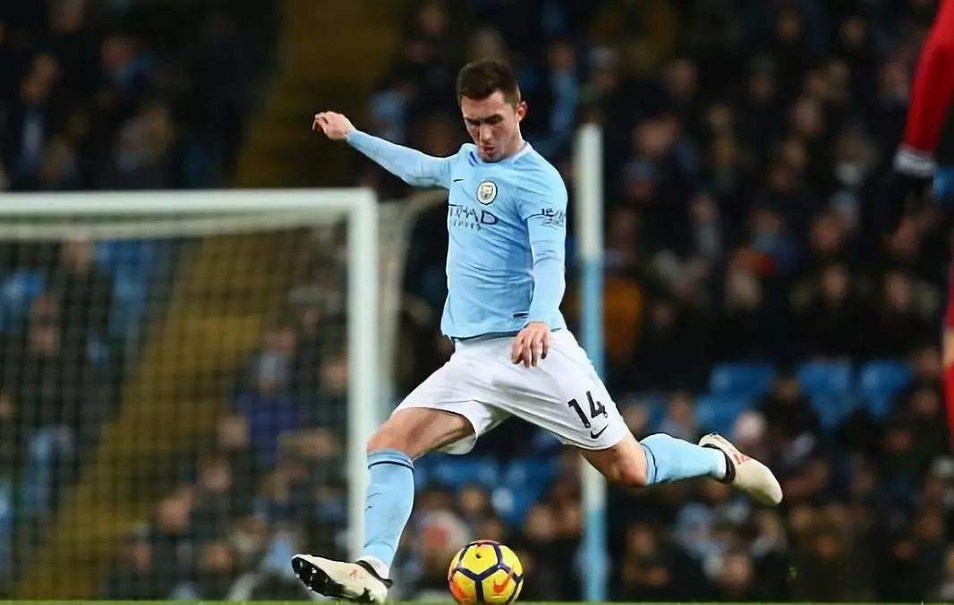 曼城坐镇伊蒂哈德球场逆转,走下神坛32