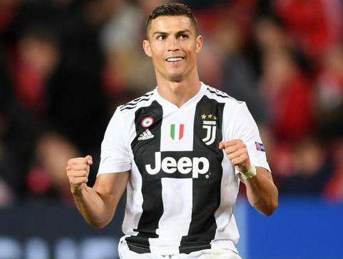 收入达10亿美元c罗成足坛第1人,足坛第一人c罗收入将突破10亿美元