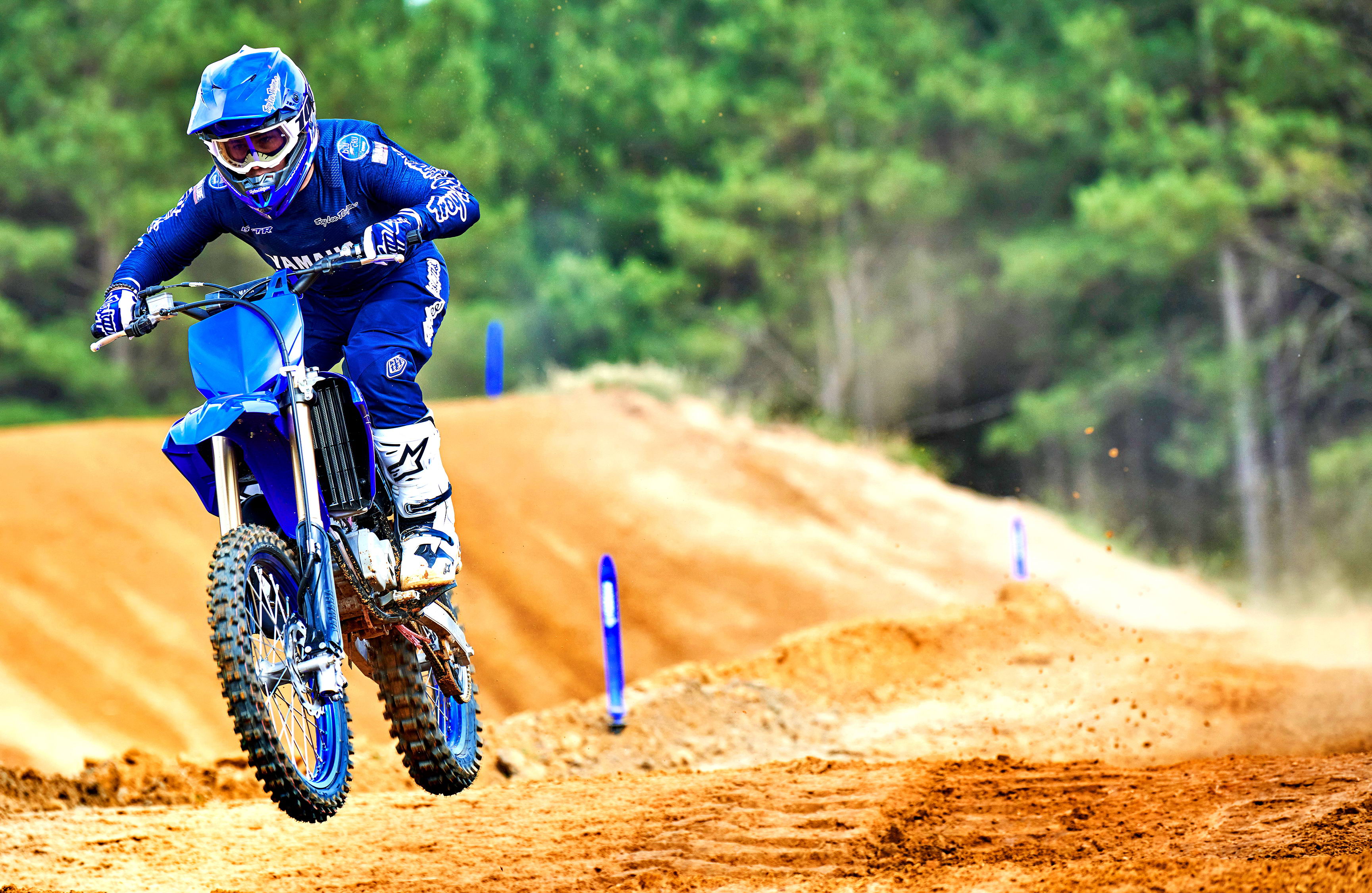 完全颠覆了我对漂移的认识,颠覆了我对比亚迪汽车的认知