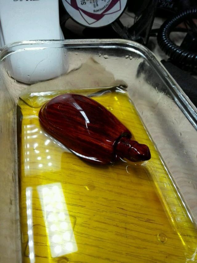 从朋友那抢了块料子,心情不好雕个乌龟王八蛋