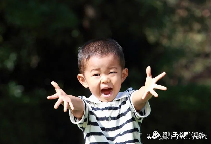 眼与视觉的小游戏,0-8岁儿童视觉追踪游戏