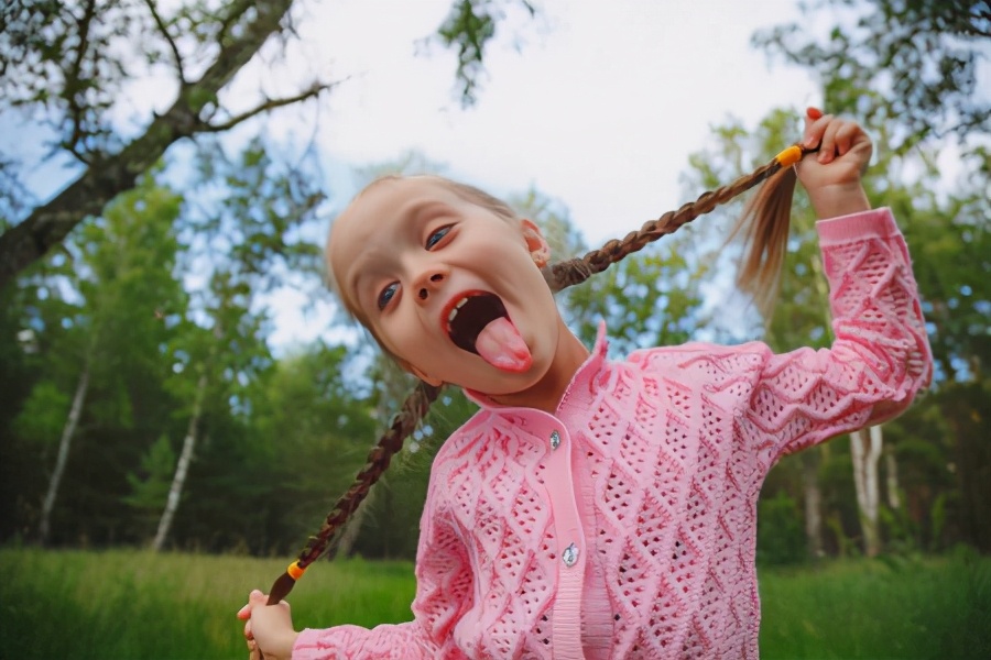 女儿容易哭怎么办,女儿总是哭哭啼啼