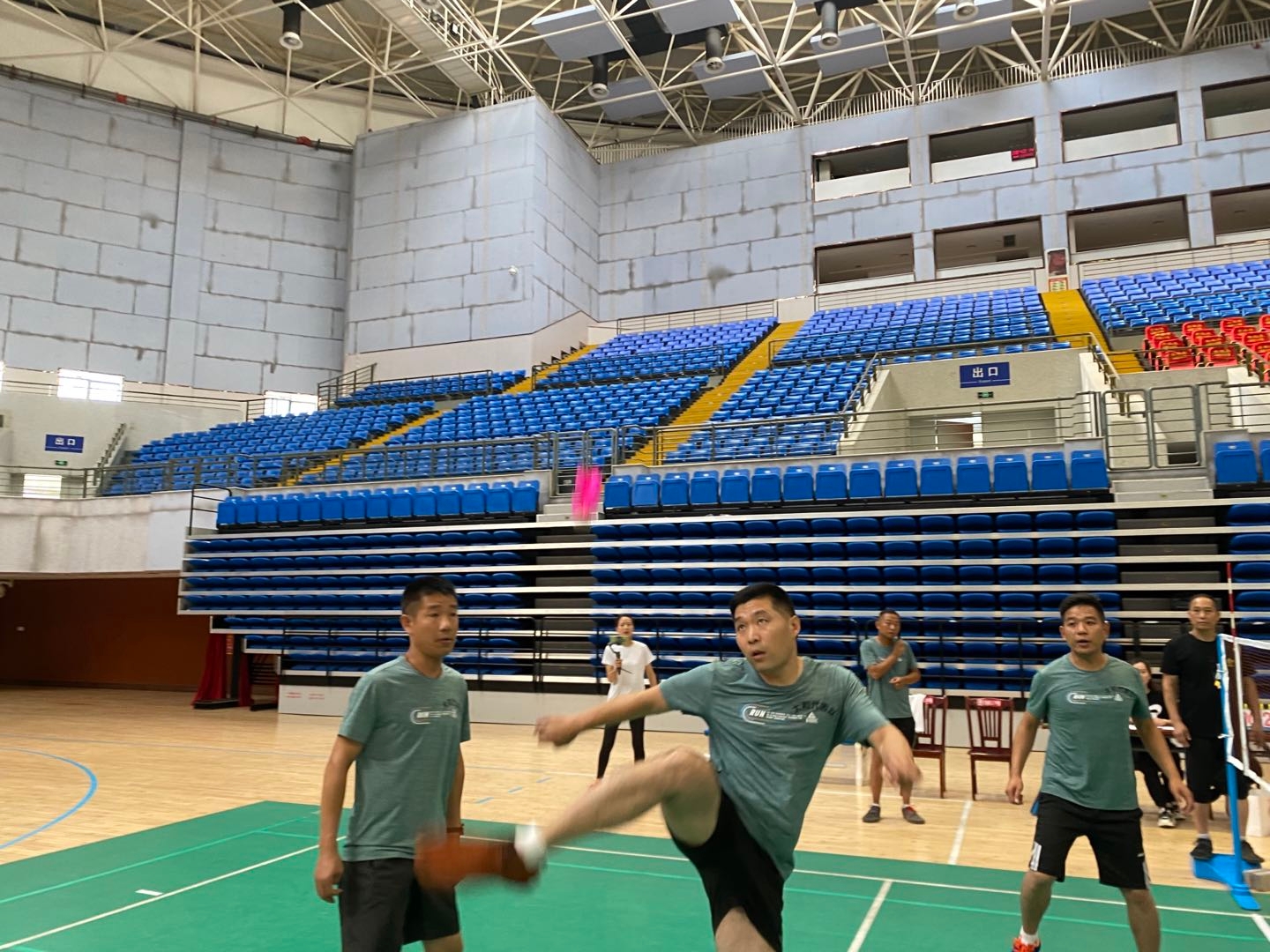 小小毽球空中飞舞,让毽球飞起来