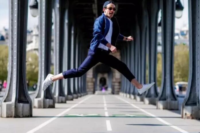 小白鞋发黄用什么可以擦掉,小白鞋发黄了找什么擦