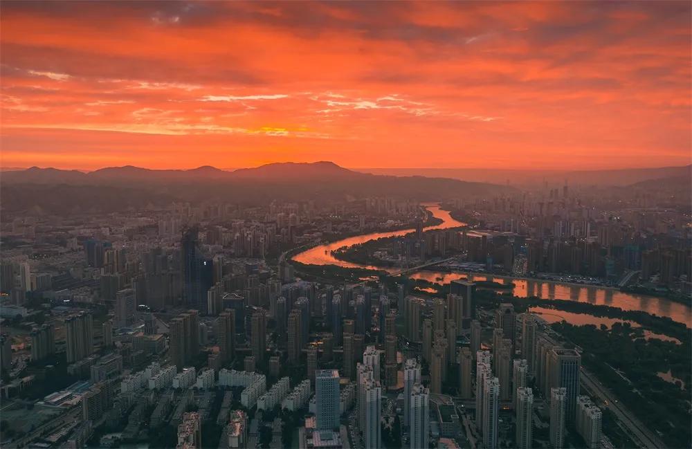 航拍夕阳下最美河流,航拍长江入海口