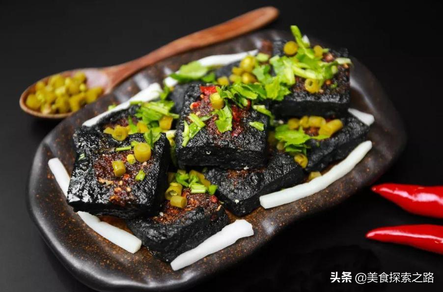 夜市小吃街摆地摊卖什么最赚钱,夜市摆摊做什么成本最低最赚钱