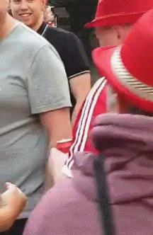 利物浦球迷被打,利物浦球迷被围殴