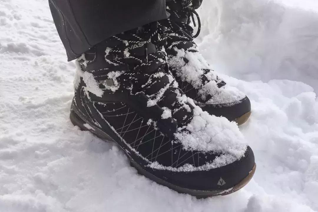 户外运动选择什么鞋,户外运动脚扭伤处理方式