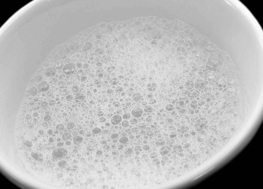 100%纯羊毛衣服洗缩水了怎么补救,衣服烘干缩水了怎么让它变回原形