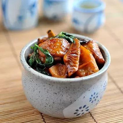 时令的嫩春笋口感爽脆鲜甜,立春的鲜笋图片